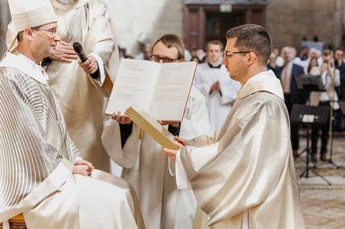 Diakonenweihe 2024 / Erzdiözese Wien/ Schönlaub