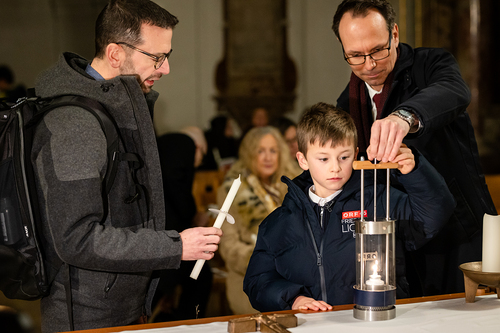 Friedenslicht in Wien angekommen / Erzdiözese Wien/ Schönlaub, Stephan Schönlaub