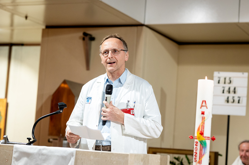 Weihe Altarbild AKH / Erzdiözese Wien/ Schönlaub, Stephan Schönlaub