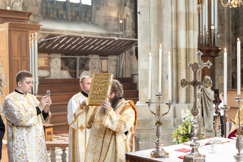 Priesterweihe Byzantinischer Ritus im Stephansdom / Erzdiözese Wien/ Schönlaub