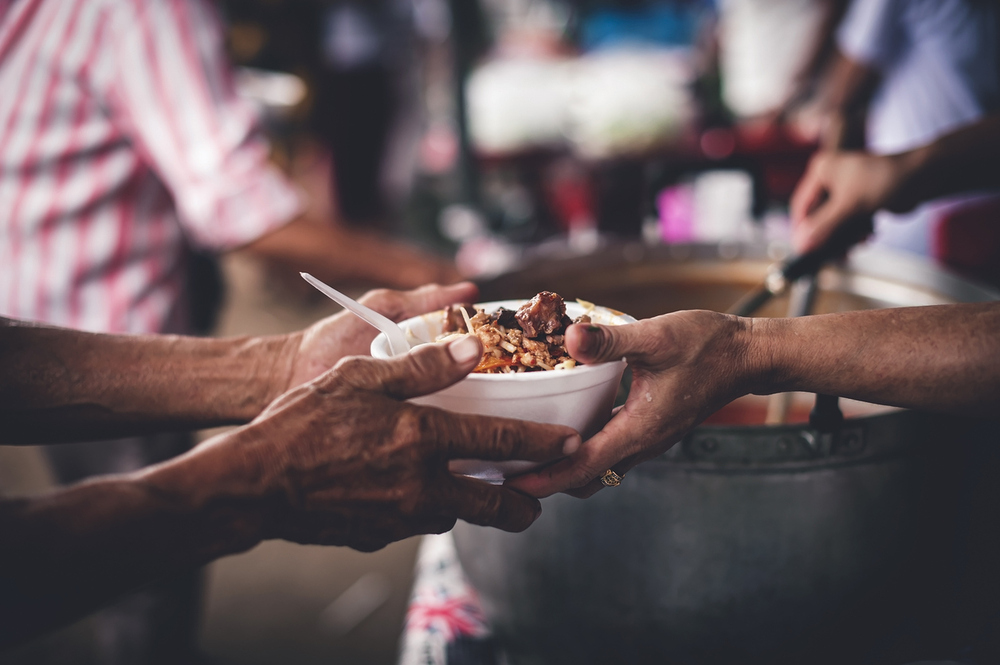 Essensausgabe / iStock/kuarmungadd Essensausgabe