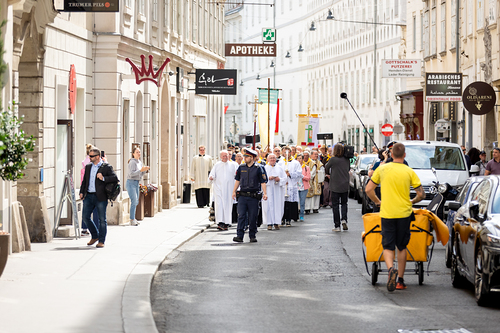 400 Mesnerinnen und Mesner bei österreichweiter Wallfahrt / Erzdiözese Wien/Schönlaub, Stephan Schönlaub 400 Mesnerinnen und Mesner bei österreichweiter Wallfahrt