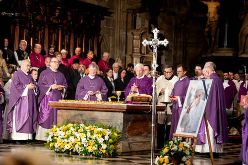 Stephansdom: Österreich nahm Abschied von Papst Franziskus / Erzdiözese Wien/ Schönlaub, Stephan Schönlaub Stephansdom: Österreich nahm Abschied von Papst Franziskus